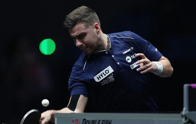 也是上到樊振东大师课了！小胖齐祖上海弄堂里打乒乓