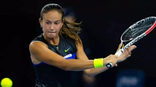 篮球勇士球员训练营表现亮眼